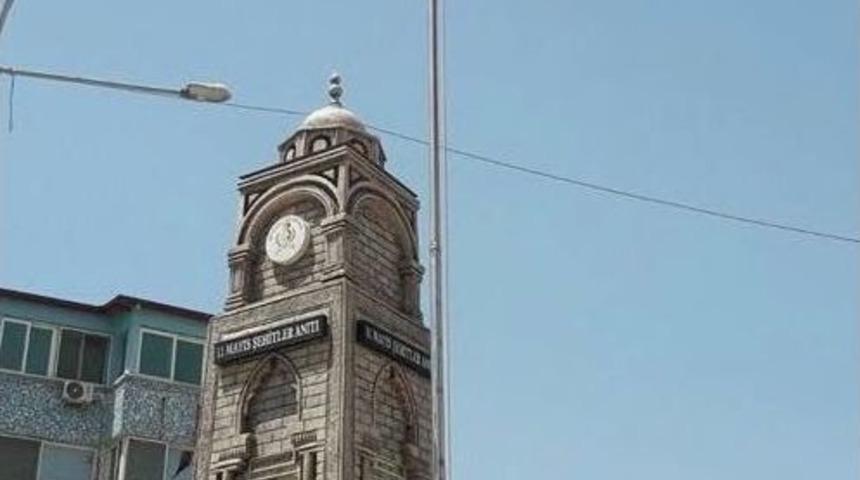 11 Mayıs Şehitler Anıtına T&uuml;rk Bayrağı Asıldı