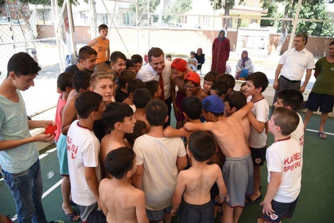 Karesi&rsquo;de &Ccedil;ocuklar Y&uuml;zmeye Koştu