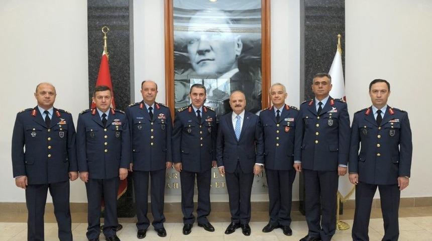 Komutanlar, Vali &Ouml;zdemir &Ccedil;akacak&rsquo;a Hayırlı Olsun Ziyaretinde Bulundu