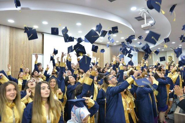 Hukuk Fakültesi Öğrencilerini Uğurladı 3