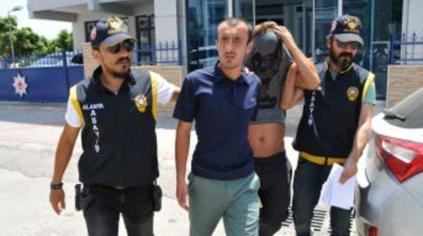 Polis 2 Hırsızlık Ş&uuml;phelisini G&ouml;zaltına Aldı