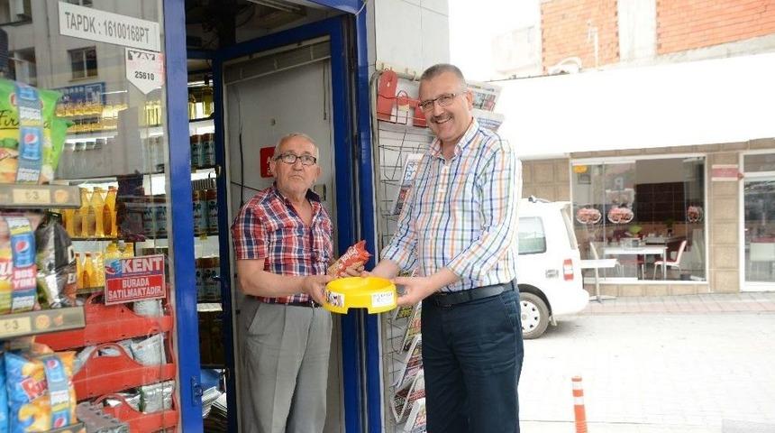 Karacabey Belediyesi&rsquo;nden Sokak Hayvanlarına Serin Su