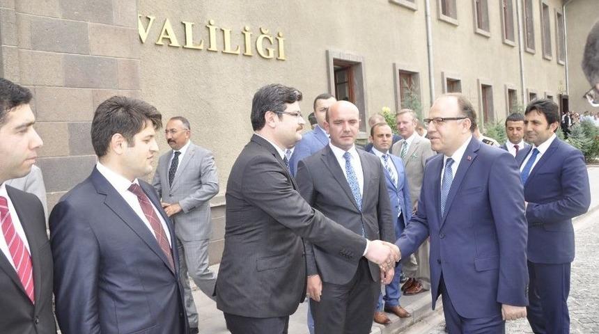 Vali Tutulmaz, G&ouml;revine Başladı