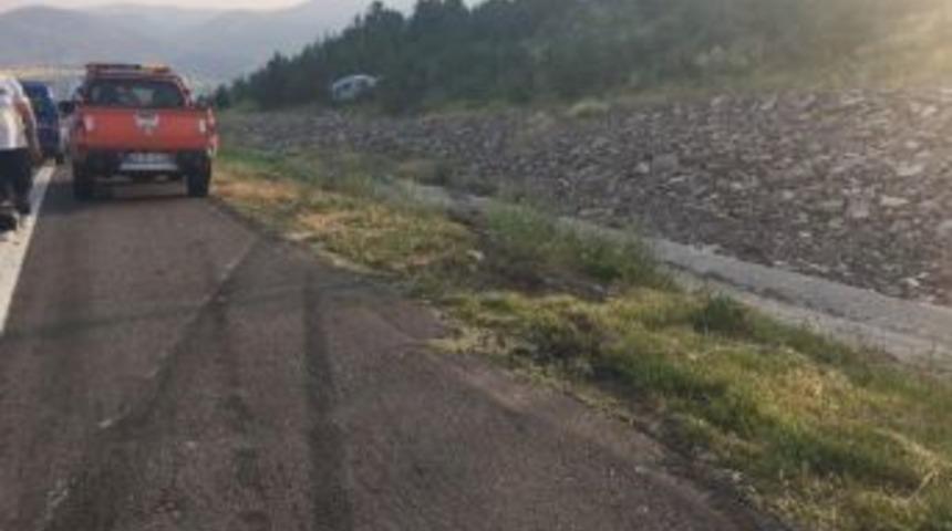 Lastiği Patlayan Ara&ccedil; Takla Attı: 2 &Ouml;l&uuml;, 3 Yaralı