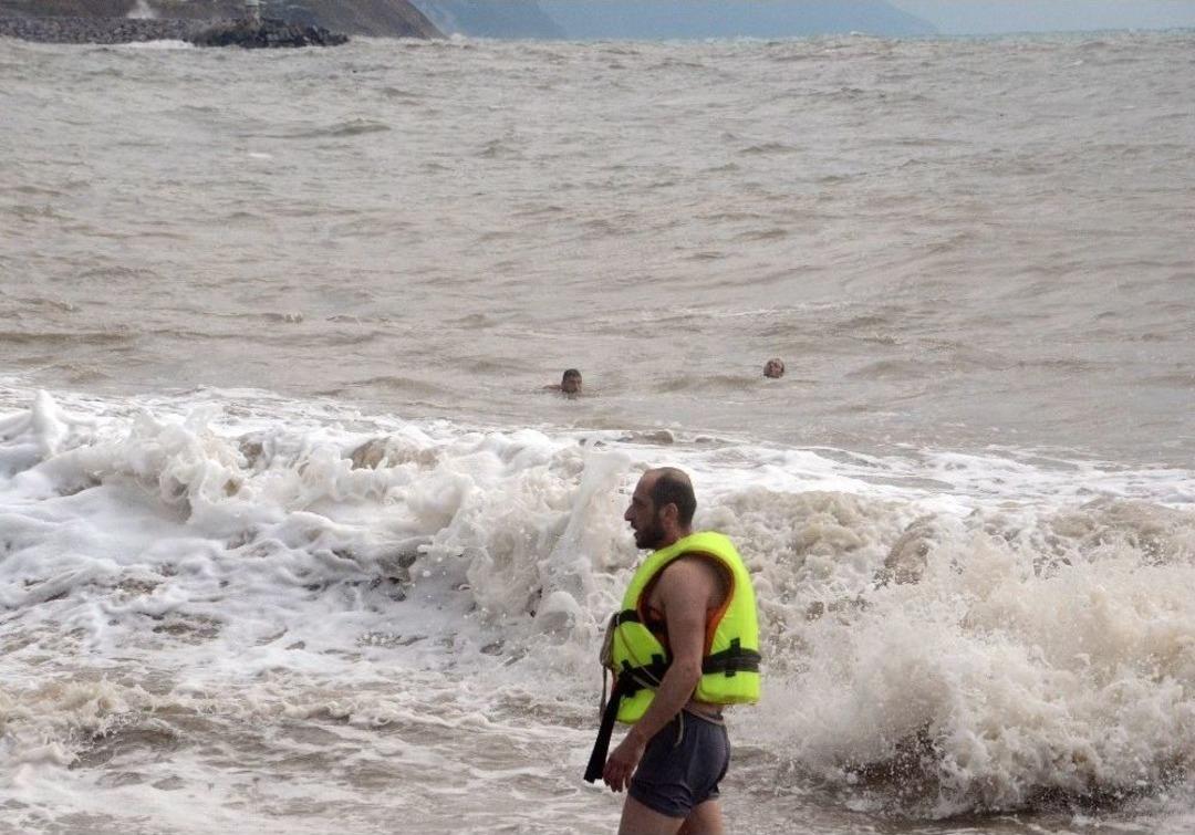 Kuzenlerin Dev Dalgalarla Yaşam M&uuml;cadelesi