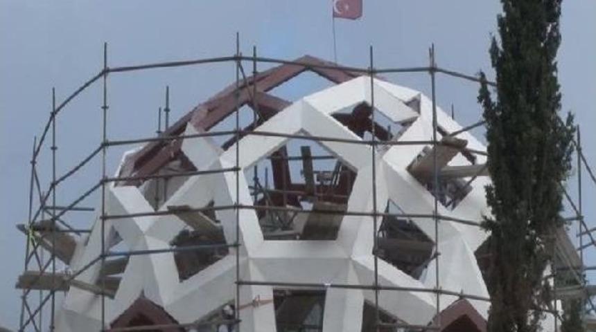 15 Temmuz Şehitler Anıtı'nın Y&uuml;zde 90'ı Tamamlandı