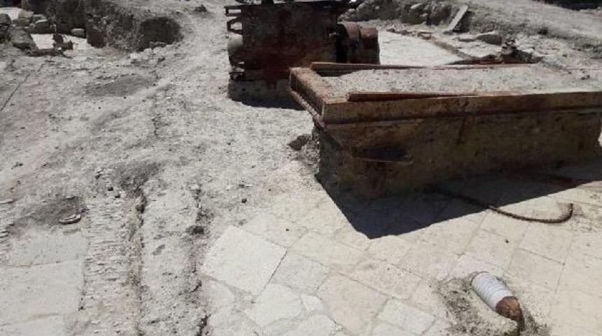 Sedd&uuml;lbahir Kalesi'nde Bulunan Top Mermileri Koruma Altında