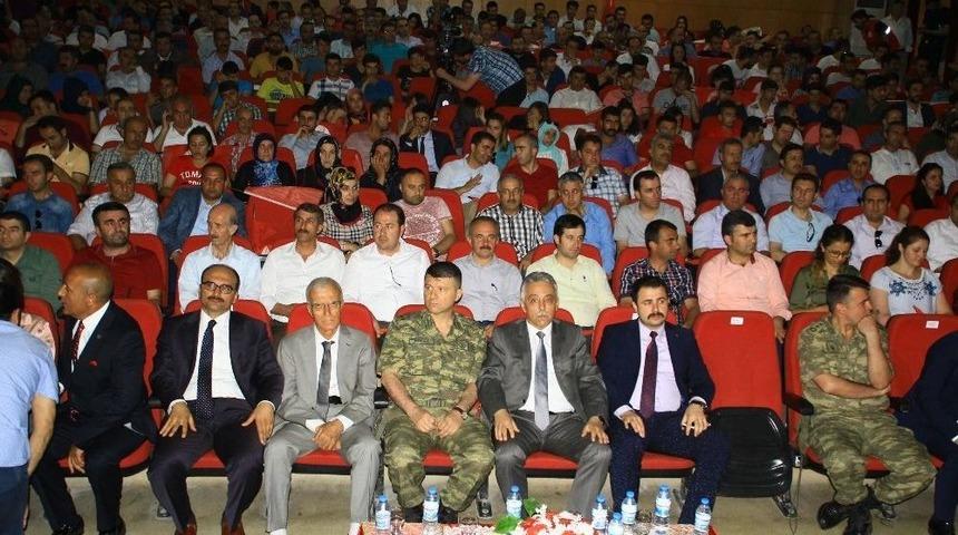 Vali Toprak Hakkari&rsquo;deki 15 Temmuz Gecesini Anlattı