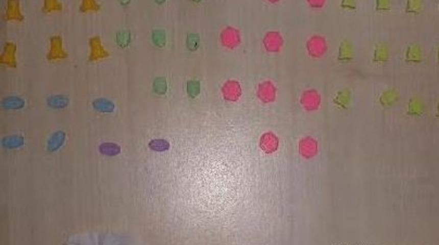 İzmir'de 6.5 Kilo Esrar, 225 Ecstasy Hap Ele Ge&ccedil;irildi