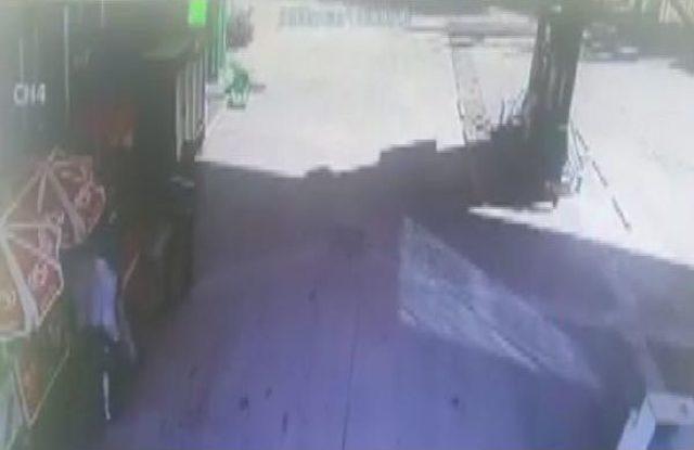 Freni Patlayan Motosikletin Kaza Anı Kameralara Yansıdı 3