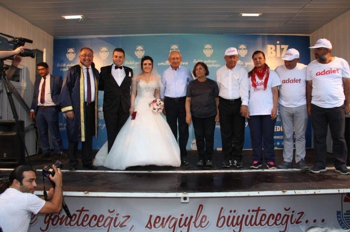 Kılı&ccedil;daroğlu, Y&uuml;r&uuml;y&uuml;ş&uuml;n Sonunda Nikah Şahitliği Yaptı