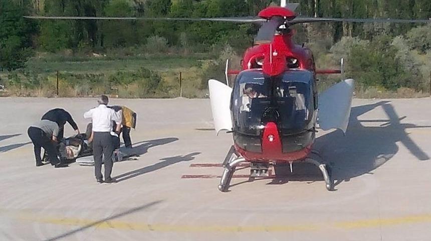 Kafasını Yem Makinesine Kaptıran Gen&ccedil; Hastaneye Kaldırıldı