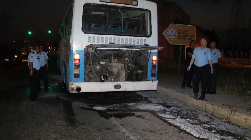 Adana&rsquo;da Cezaevi Personeli Taşıyan Otob&uuml;ste Yangın &Ccedil;ıktı