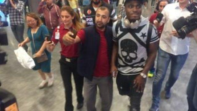 Emenike, Türkiye’ye Geldi