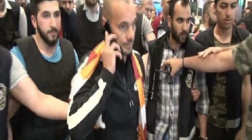 Galatasaraylı Sneijder İstanbul'a D&ouml;nd&uuml;