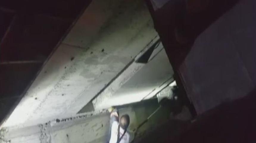 İtfaiyeci Kediyi Kurtarmak İ&ccedil;in Canını Hi&ccedil;e Saydı