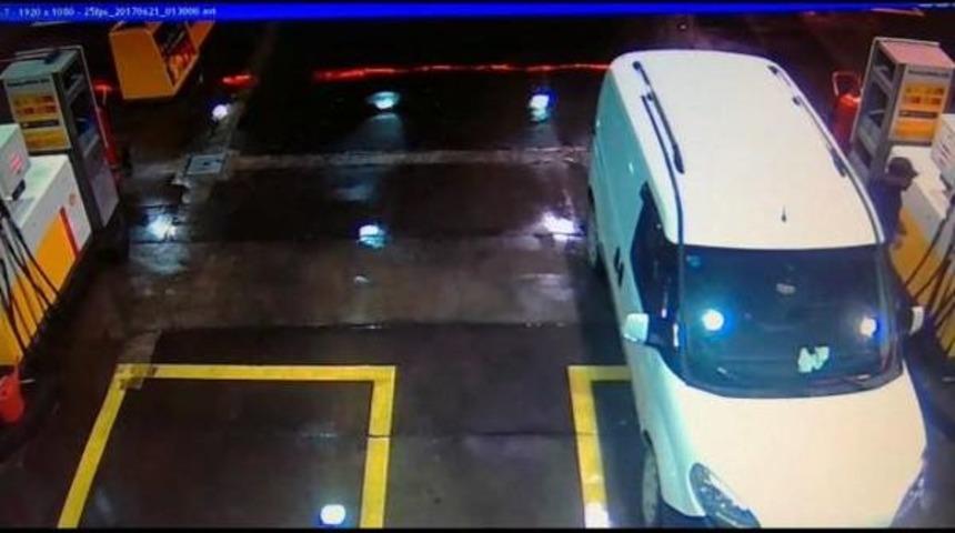 &Ccedil;aldığı Ara&ccedil; Arıza Yapınca Mahalleliden Yardım Istedi