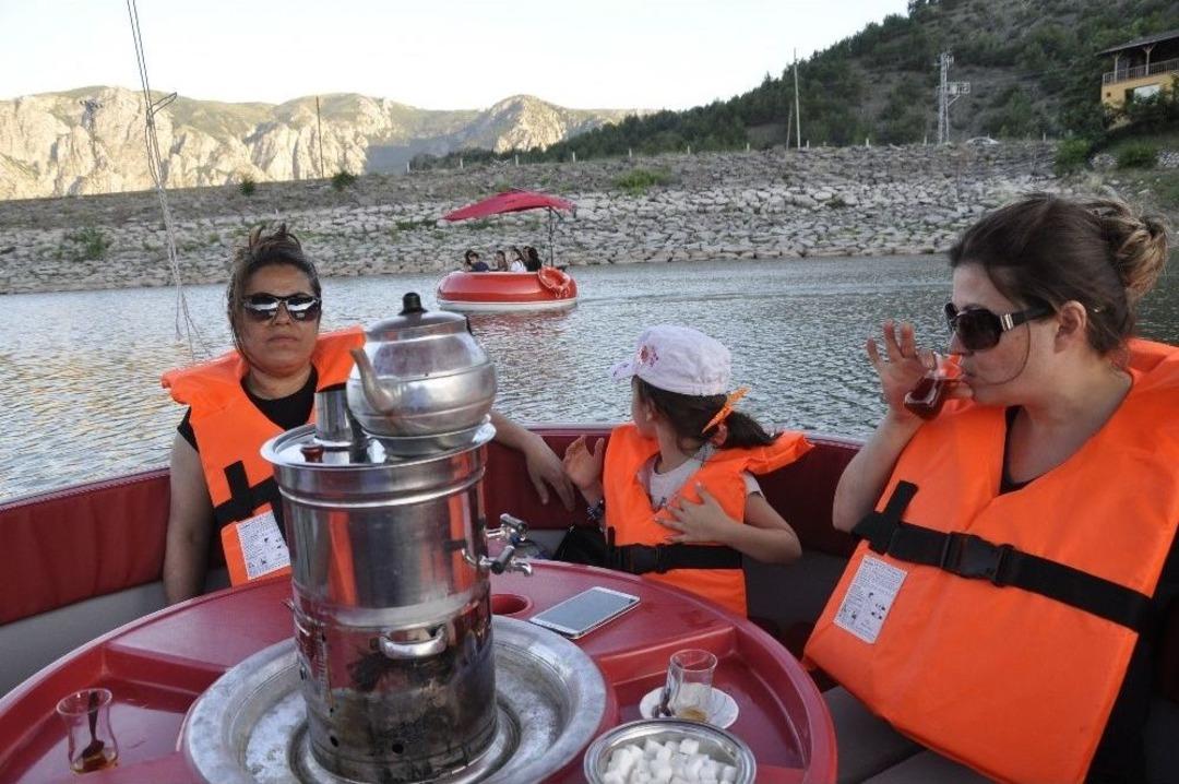 Serinlemek İ&ccedil;in &lsquo;ufo&rsquo;ya Biniyorlar