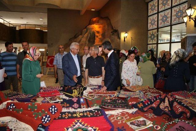 El Emeği G&ouml;z Nuru &Uuml;r&uuml;nlerin Sergi A&ccedil;ılışı Yapıldı 1