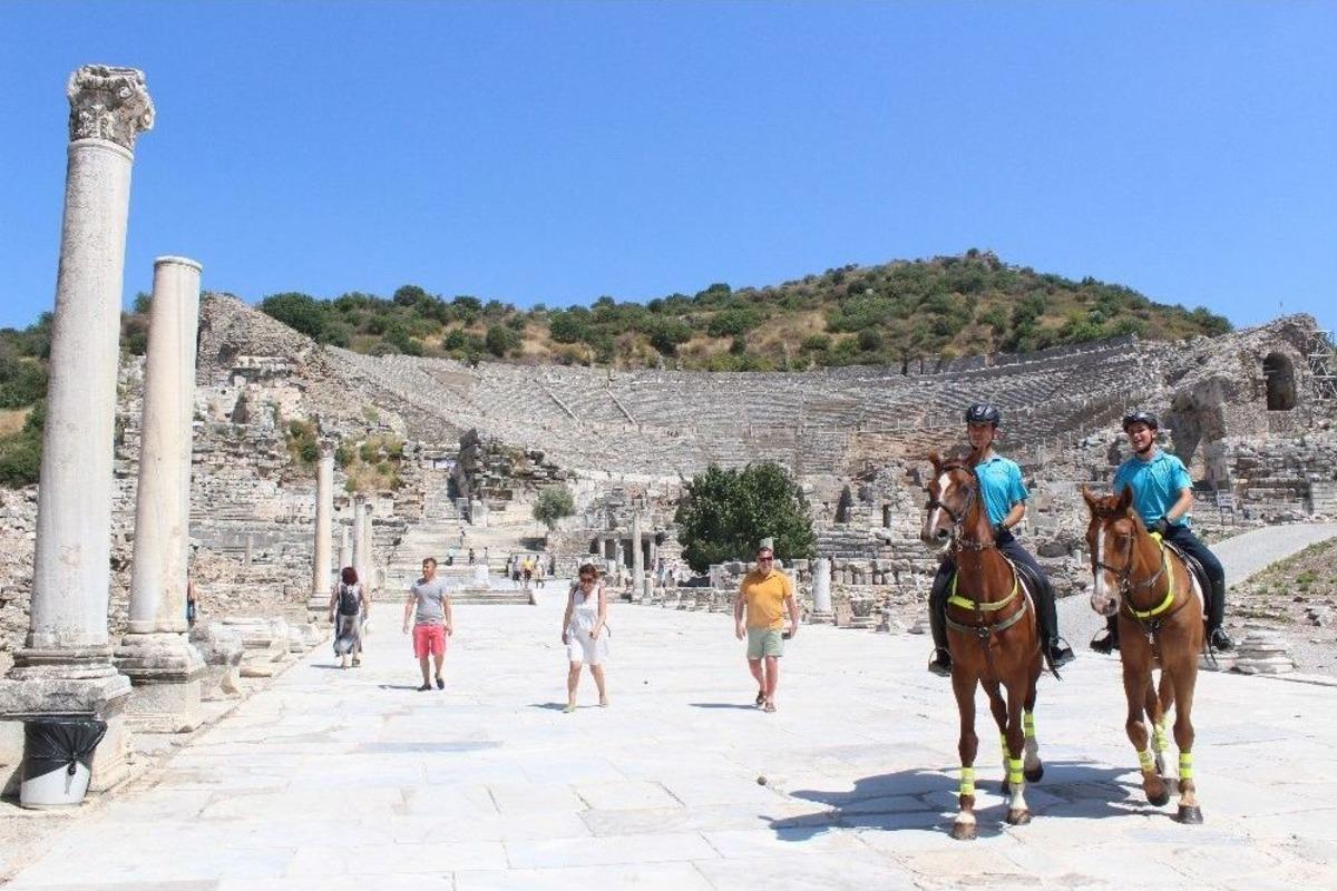 Jandarma Atlı Birliklerini G&ouml;ren Turistlerden Fotoğraf Yarışı