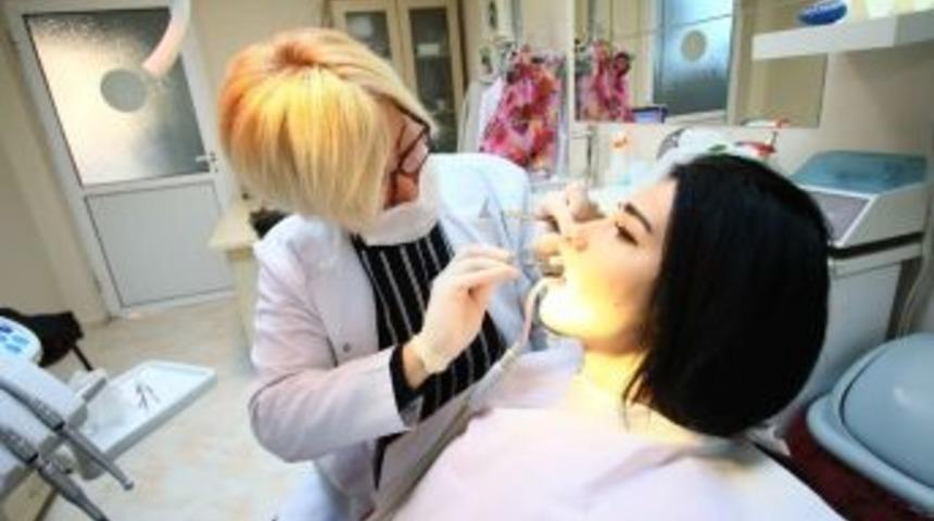 Bayraklı&rsquo;da Dişler Emin Ellerde