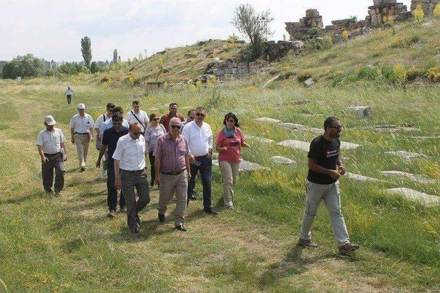 Bakanlık Restorasyon Daire Başkanı Emel Ateş &Ccedil;avdarhisar&rsquo;da 1