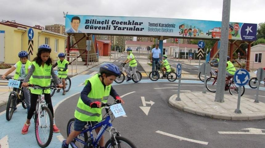K&uuml;&ccedil;&uuml;k&ccedil;ekmeceli Gen&ccedil;ler, Sağlık İ&ccedil;in Pedal &Ccedil;eviriyor
