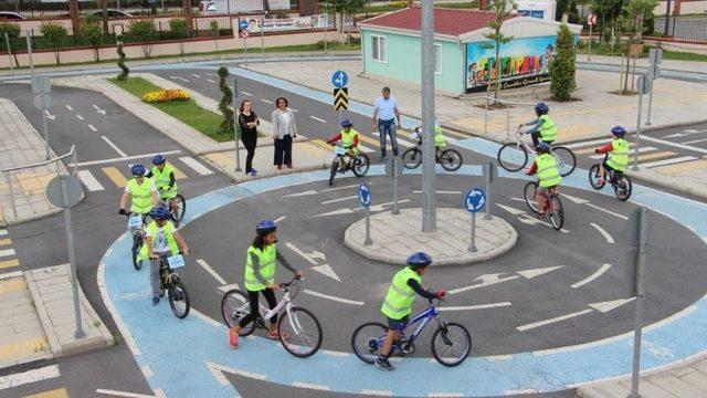 K&uuml;&ccedil;&uuml;k&ccedil;ekmeceli Gen&ccedil;ler, Sağlık İ&ccedil;in Pedal &Ccedil;eviriyor 2