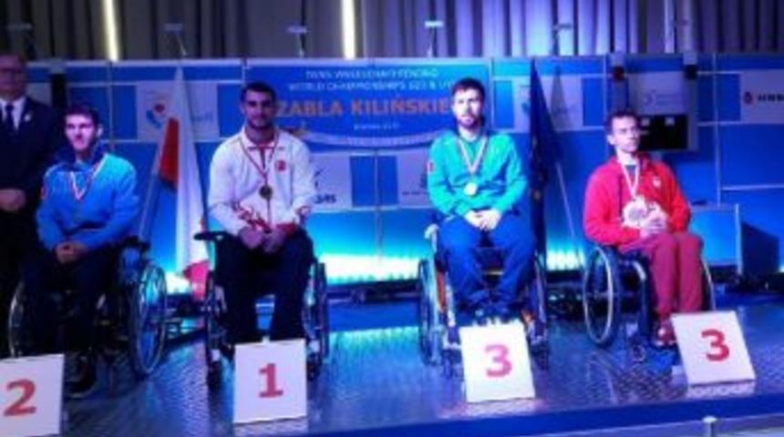 Bursalı Hakan Akkaya Tekerlekli Sandalye Fl&ouml;rede D&uuml;nya Şampiyonu