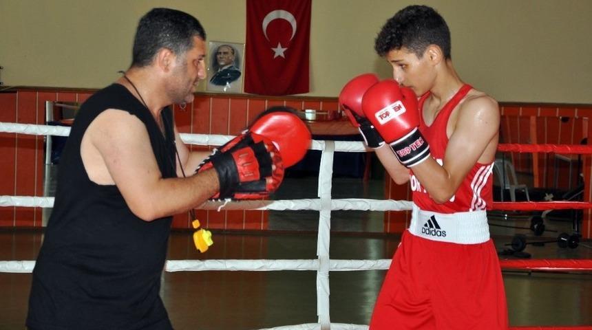 (&ouml;zel Haber) Hem Babası, Hem Antren&ouml;r&uuml;