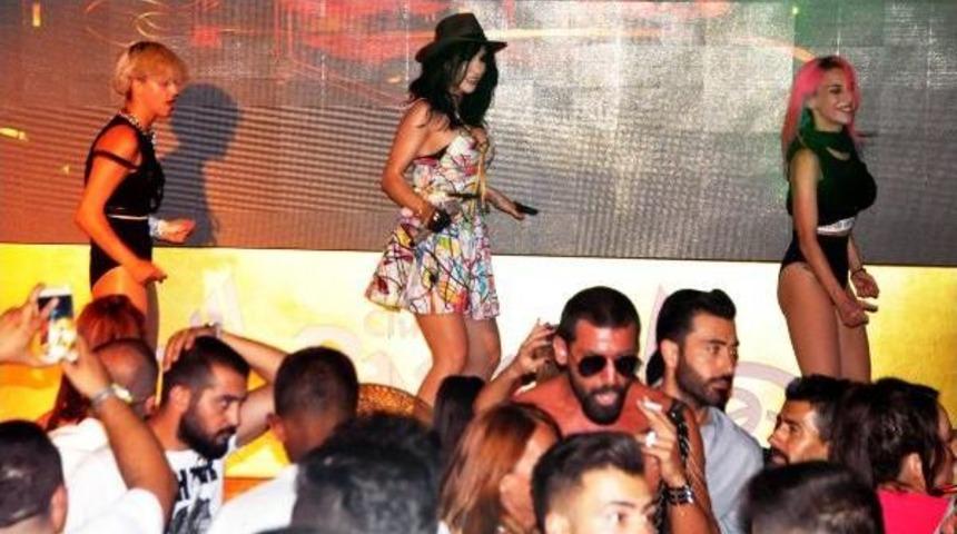 Hande Yener, Bodrum'da Konser Verdi