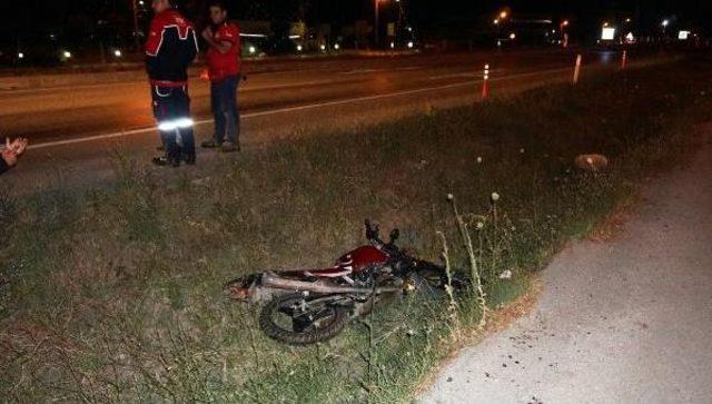 Kazada Yaralandı, Yardım Etmek Isteyenlere 'benden Ne Istiyorsunuz?' Dedi