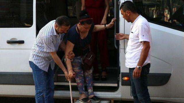 Engelli Falcıdan Gazetecilere ‘terbiyenizi Takının’ Tepkisi