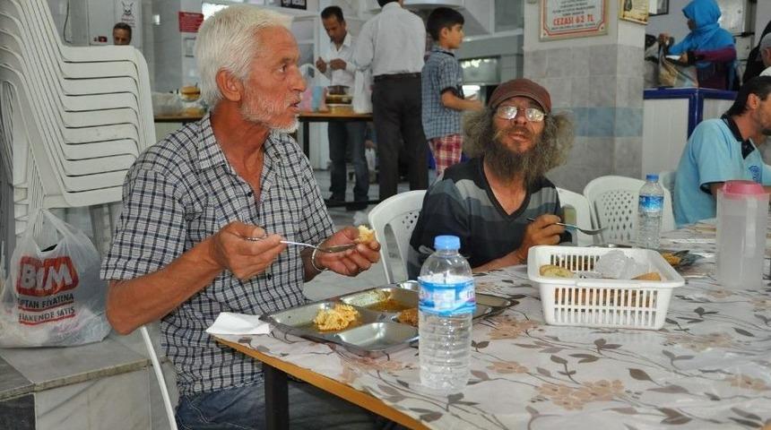 Uşşak Aşevi 24 Yıldır İhtiya&ccedil; Sahiplerinin Yanında