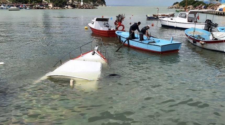 Fırtına, Balık&ccedil;ı Barınağında Tekne Batırdı