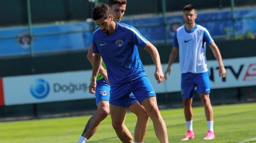 Kasımpaşa&rsquo;da Hazırlıklar S&uuml;r&uuml;yor