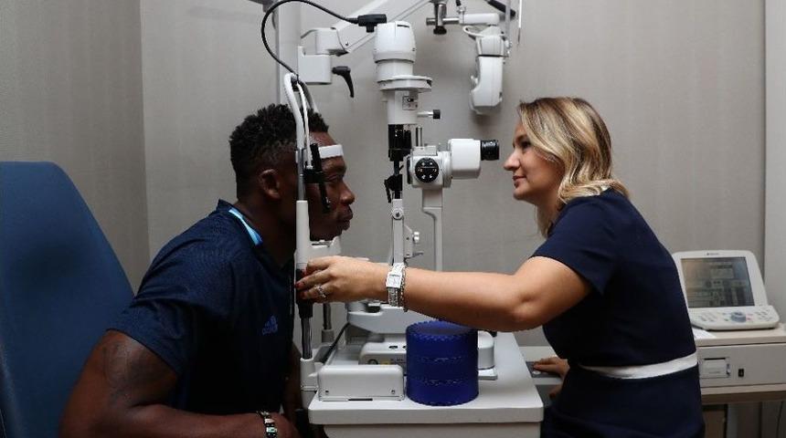 Cameni, Sağlık Kontrol&uuml;nden Ge&ccedil;ti