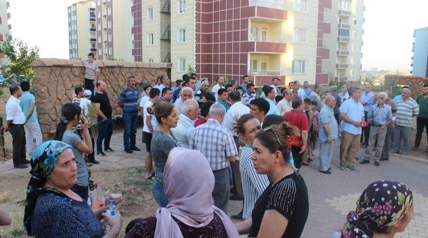 Vatandaşlar Atık Sudan Geldiği İddia Edilen Koku Nedeniyle Basın A&ccedil;ıklaması Yaptı