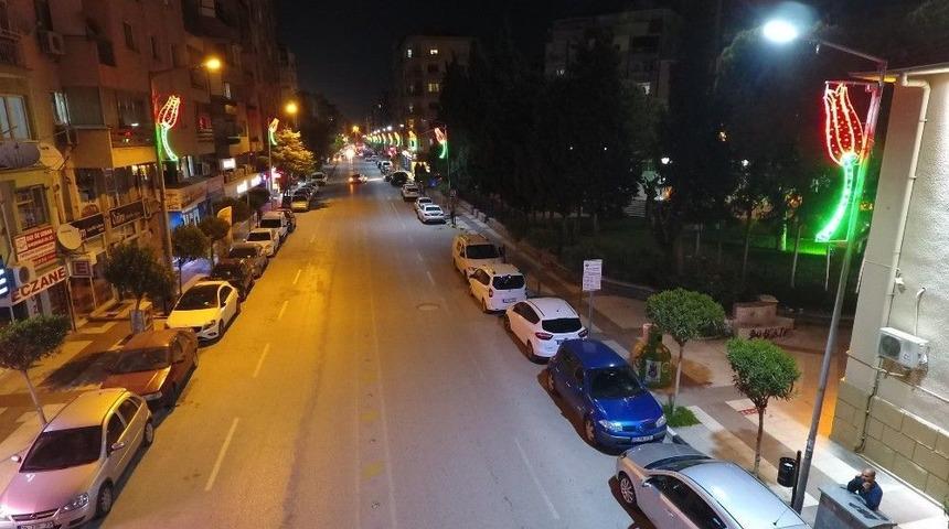 Manisa&rsquo;da Cadde &Uuml;zeri Otoparklar Artık &Uuml;cretsiz