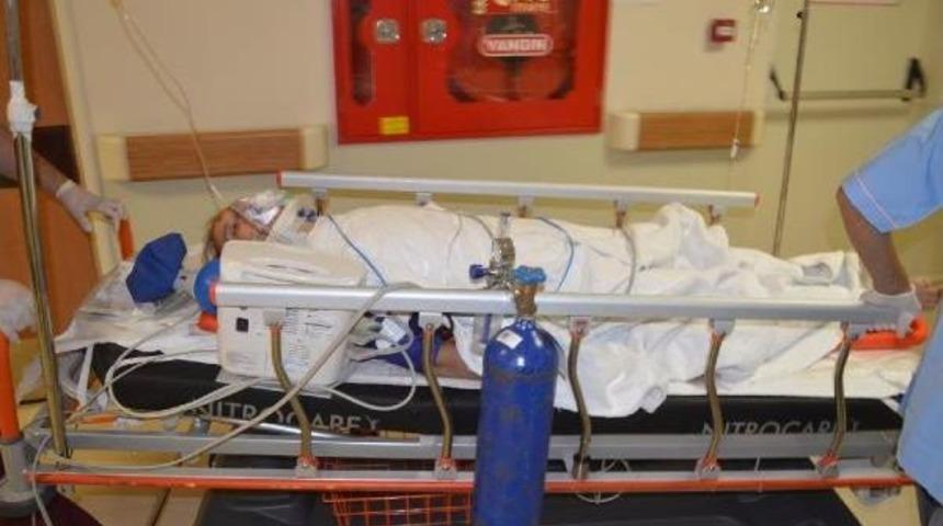 Tır&rsquo;In Dorsesi Hafif Ticari Araca &Ccedil;arptı: 1 &Ouml;l&uuml;, 3 Yaralı