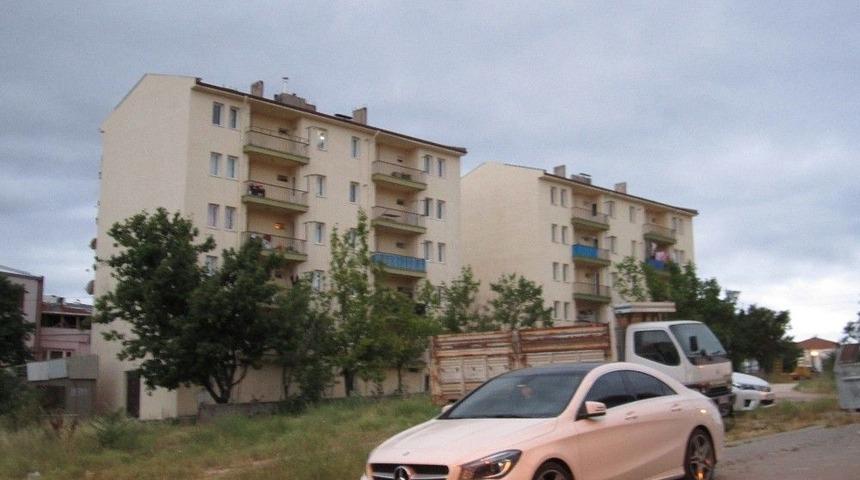 "yangın Var&rdquo; İhbarına Gittiler, Balkonda Mangal Yakan Vatandaşla Kaşılaştılar