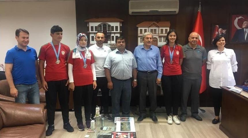 1308 Osmaneli Belediye Spor Atletizm Takımından B&uuml;y&uuml;k Başarı