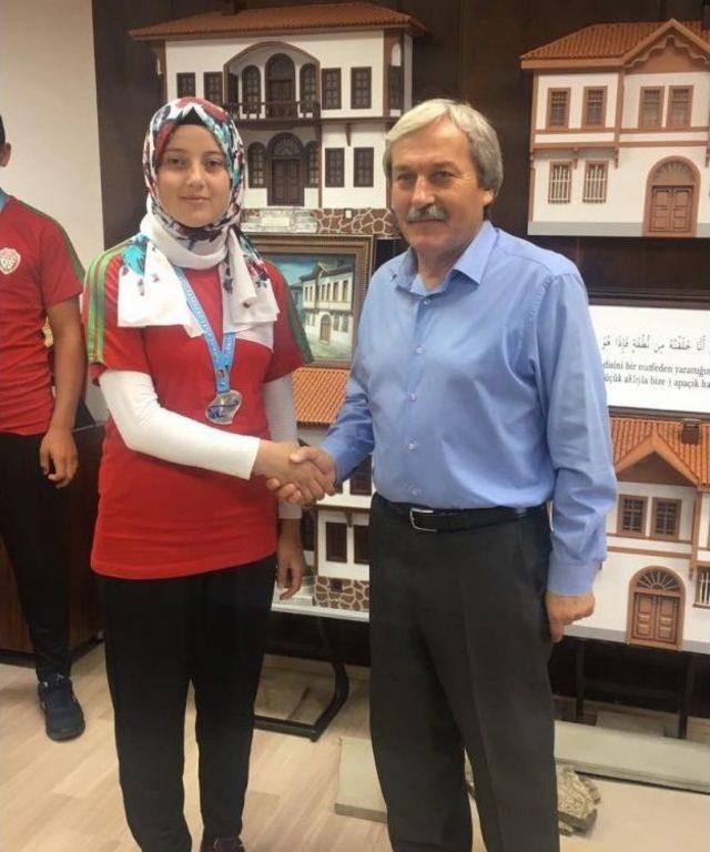 1308 Osmaneli Belediye Spor Atletizm Takımından Büyük Başarı