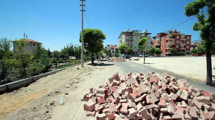 Develi İbrahimağa Mahallesi’nde Yol Yapım Çalışmaları Devam Ediyor