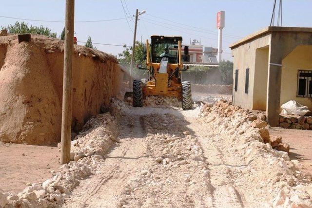 Akçakale Belediyesi Kırsal Mahalleleri Çamurdan Kurtarıyor