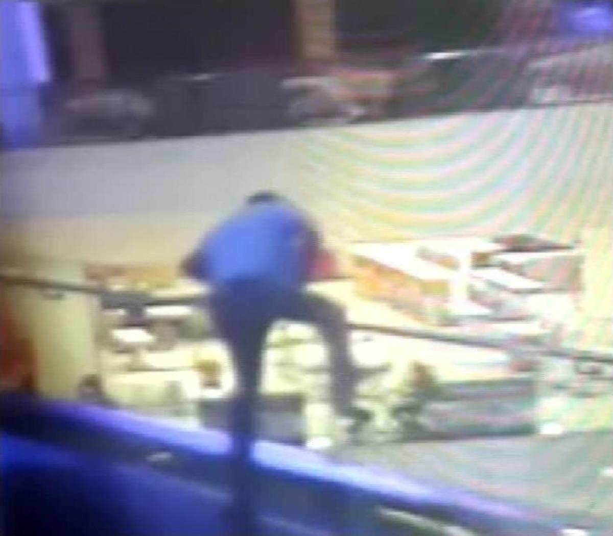 &Uuml;&ccedil;&uuml;nc&uuml; Kattan Atlama Anı Kameralara Yansıdı