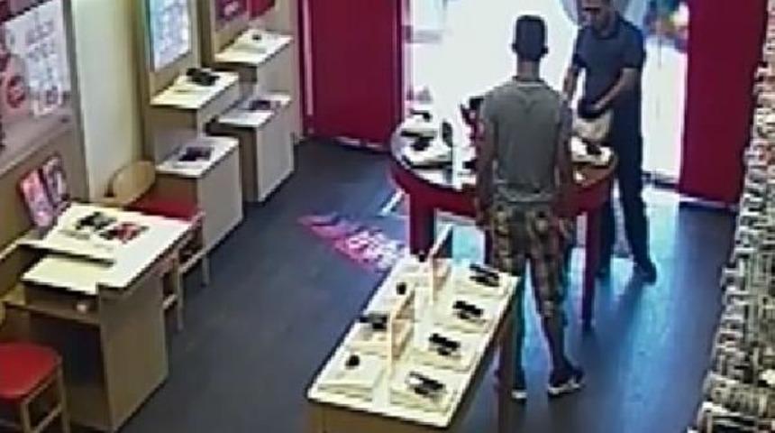 Aynı Telefoncuyu 6 Ayda 3 Defa Soydular