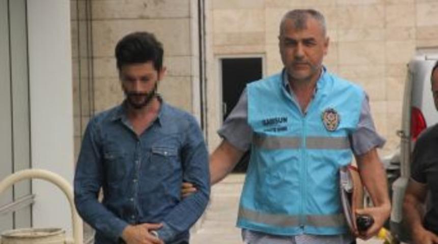 Kıskandığı Eski Kız Arkadaşını Bı&ccedil;akladı