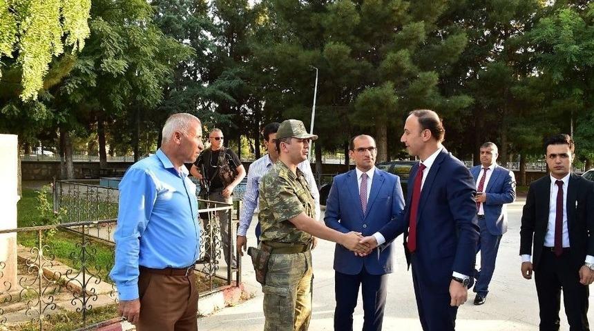 İlk Ziyaretini Referandum Birincisi Harran Ve Ak&ccedil;akale&rsquo;ye Yaptı