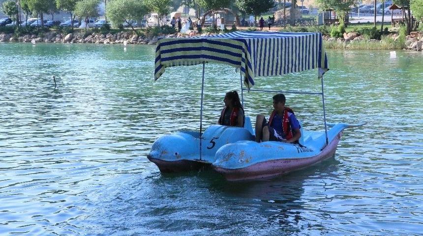 Sıcaktan Bunalan Vatandaşlar Deniz Bisikletine Akın Ediyor